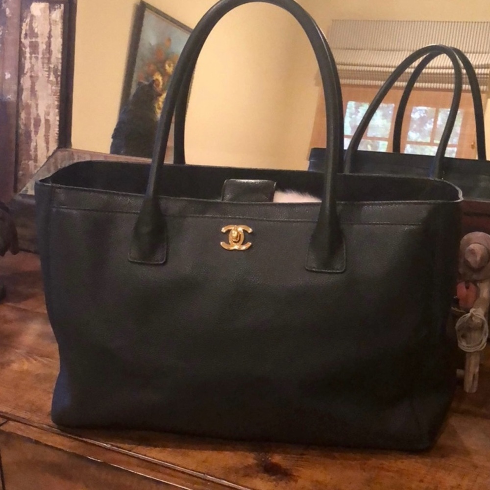 CHANEL CERF TOTE